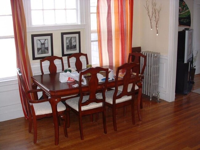 Building Photo - Pets-Friendly, Porch, Laundry on a Site, Parking for Rent, Yard