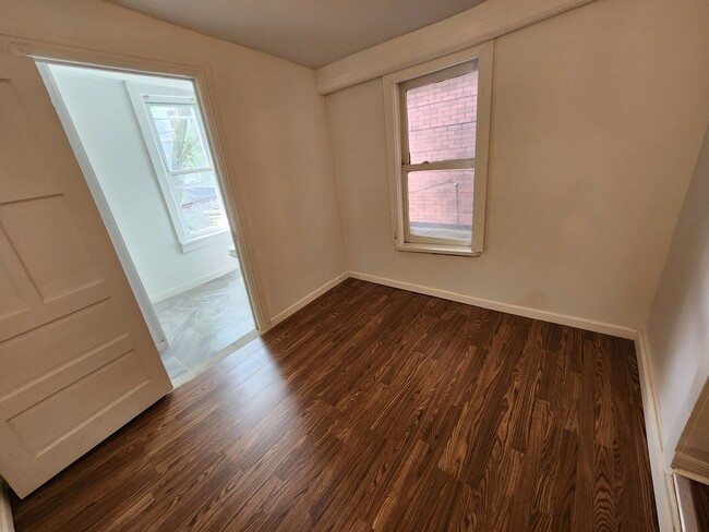 Building Photo - 3 Bedroom Home Available in Harrisburg!