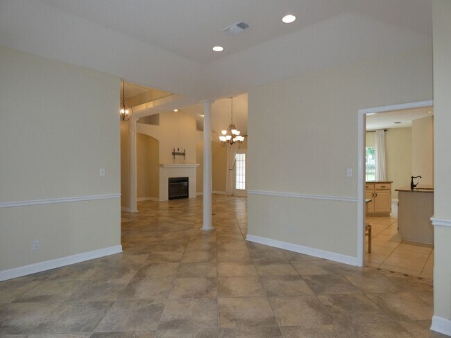 Building Photo - Spacious 4-Bedroom Pool Home