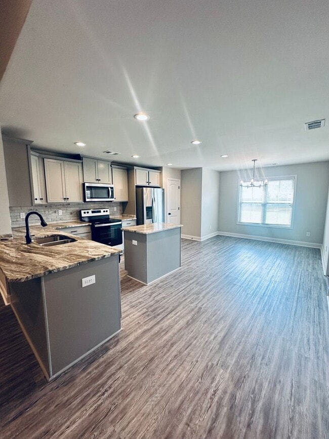 Building Photo - 604 Broderick Cir