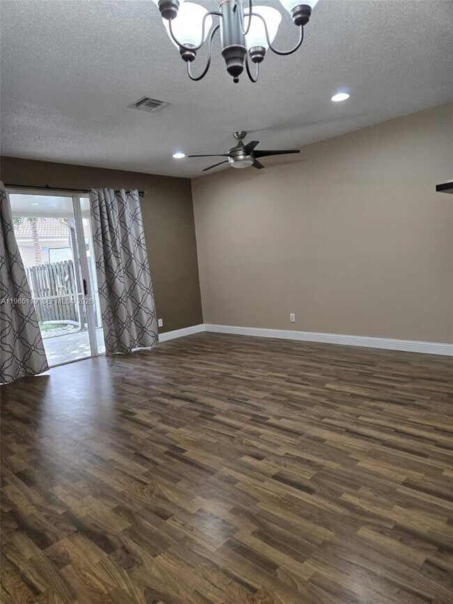 Building Photo - 821 NW 130th Ave