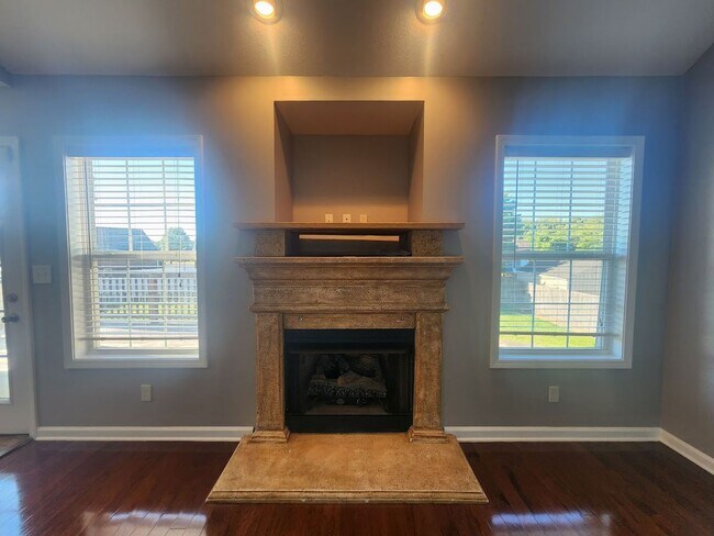 Building Photo - $2500 - 5 Bedrooms 3 Baths + Bonus Room