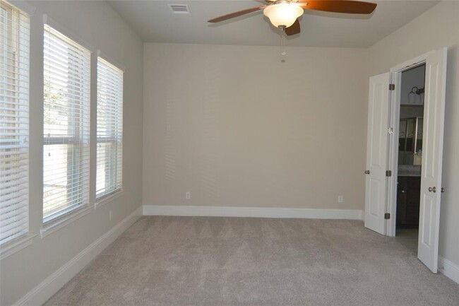 Building Photo - 13214 Pkwy Meadows Dr