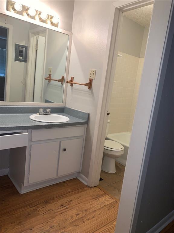 Building Photo - 303 W 40th St