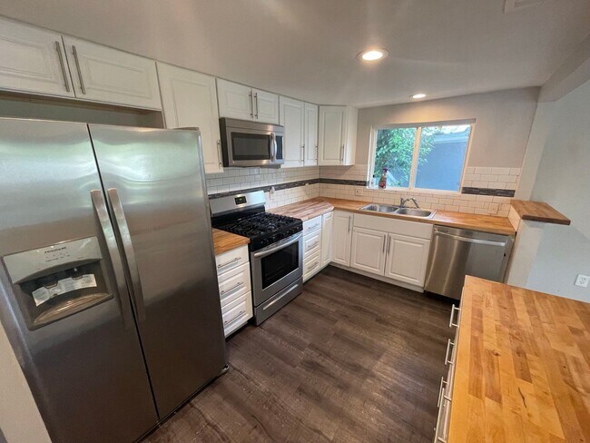 Building Photo - Charming South Georgetown Gem with Timeless Appeal