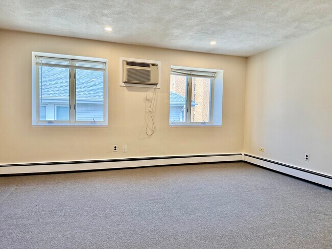 Building Photo - 21 Greenwood St