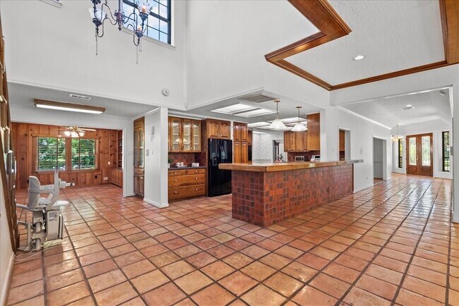 Building Photo - 3415 Bayou Dr E