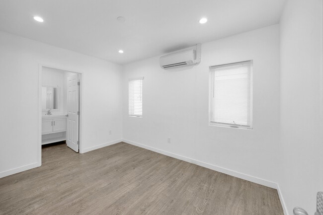 Building Photo - 572 N Cambridge St