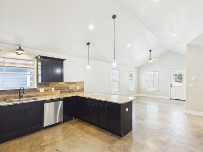 Building Photo - 124 Feather Way