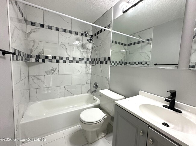 Building Photo - 1082 Madrid Rd