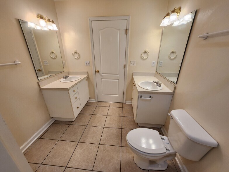 Building Photo - 2388 Hartsfield Way