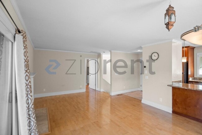 Building Photo - 14541 Oak St