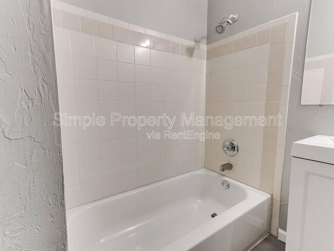 Building Photo - 137 S Draper Ave