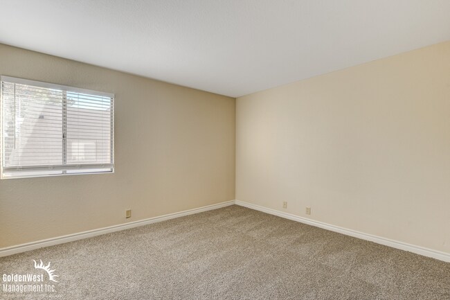Building Photo - Amazing 2Bdm 2Ba Condo Located in the Guard-Gated Bella Vita Community!