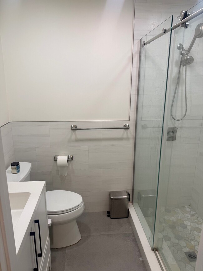 Building Photo - 4 Brenda Ln