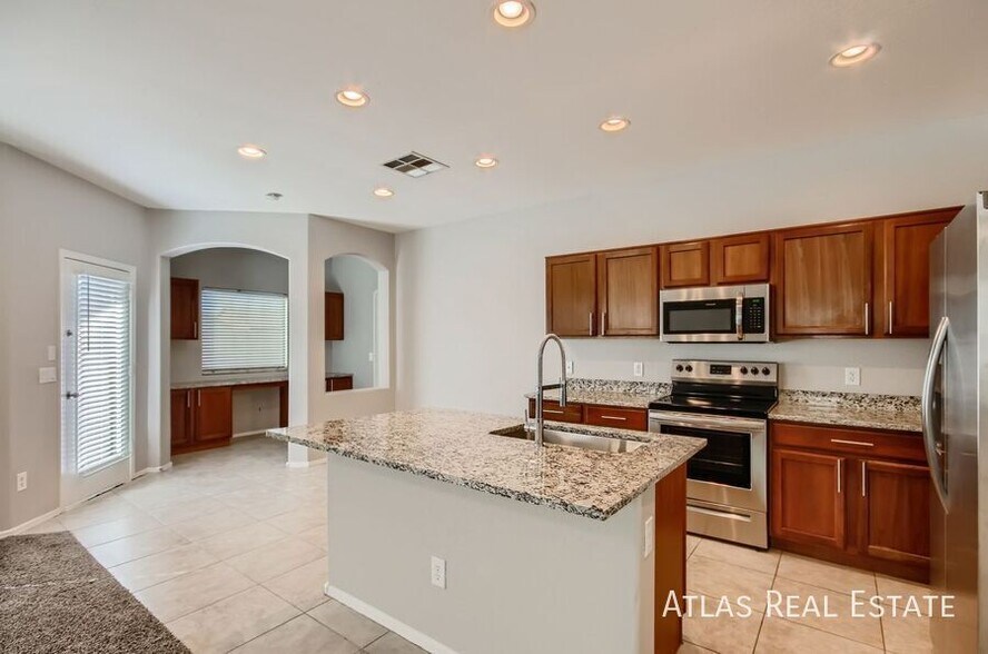 Building Photo - 797 W Agrarian Hills Dr