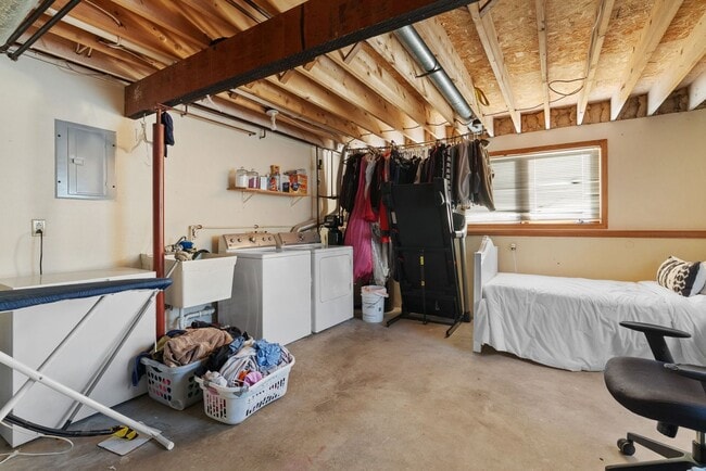 Building Photo - 507 Bayfield Dr