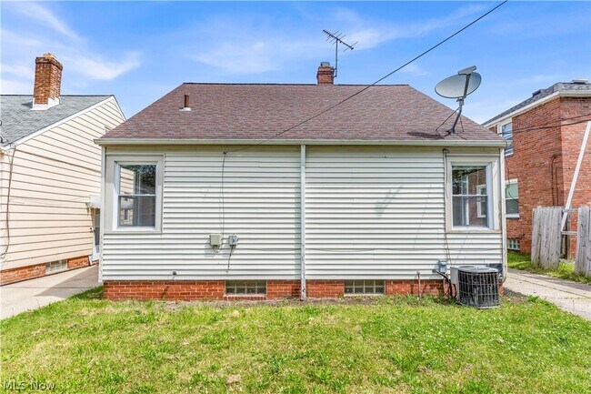 Building Photo - 21106 Gardenview Dr