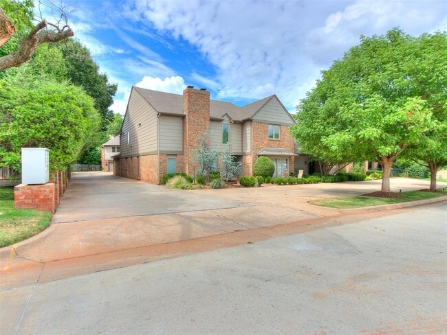 Building Photo - 1201 Glenbrook Dr