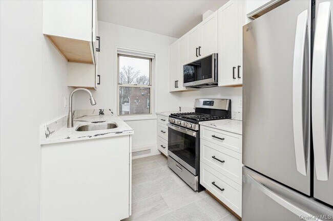 Building Photo - 13 Sunnybrook Rd