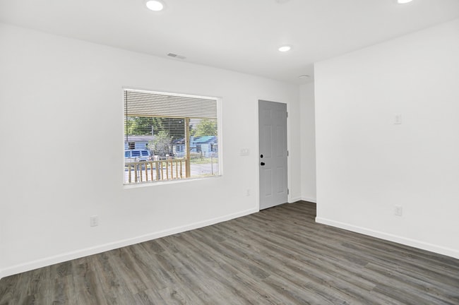 Building Photo - 2212 S Delawanda Ave