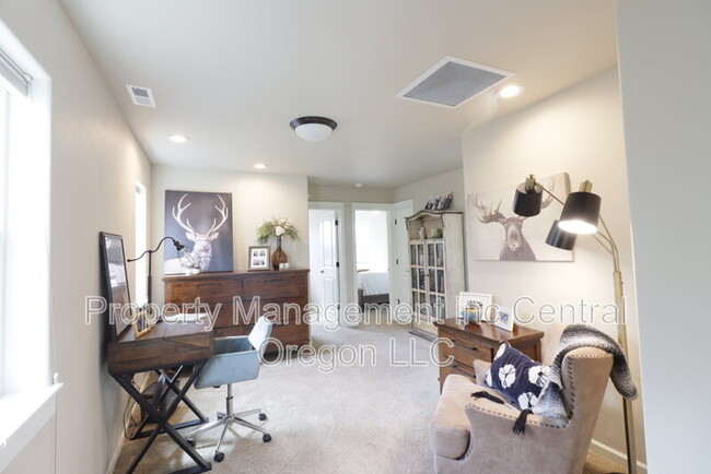 Building Photo - 2860 Yew Park Ln
