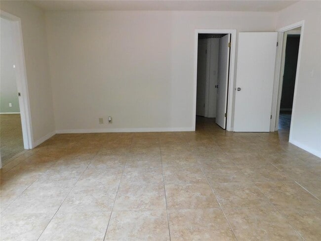 Building Photo - 1006 Porpoise St
