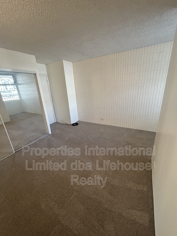 Building Photo - 1326 Ke’eaumoku St