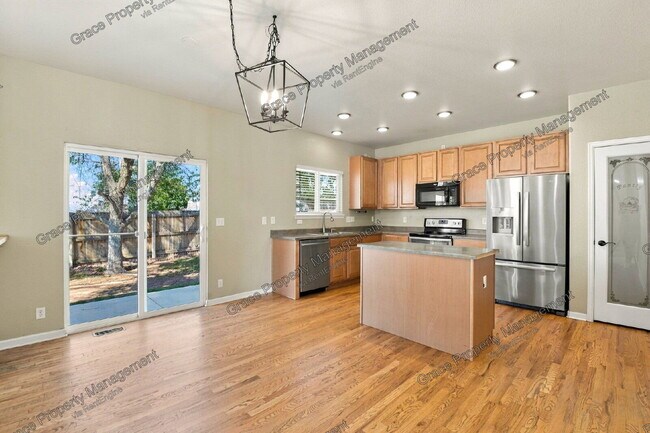 Building Photo - 13937 Ivy St