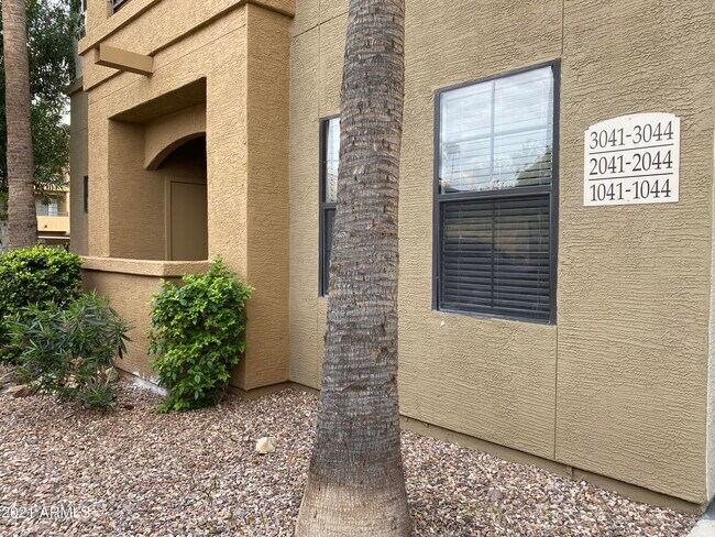 Building Photo - 5302 E Van Buren St