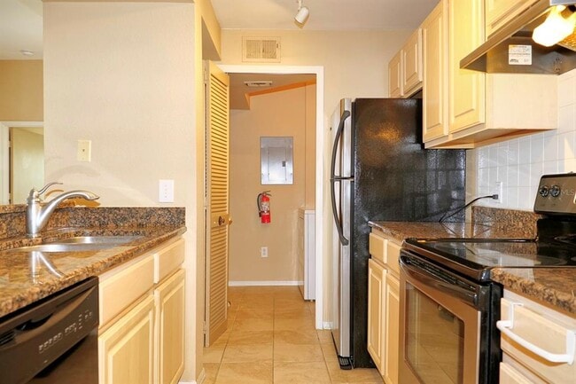 Building Photo - 408 Summit Ridge Pl