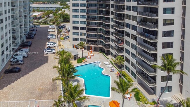 Building Photo - 3800 Galt Ocean Dr