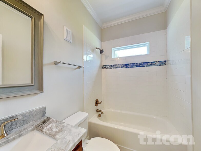 Building Photo - 210 Wildwood Loop