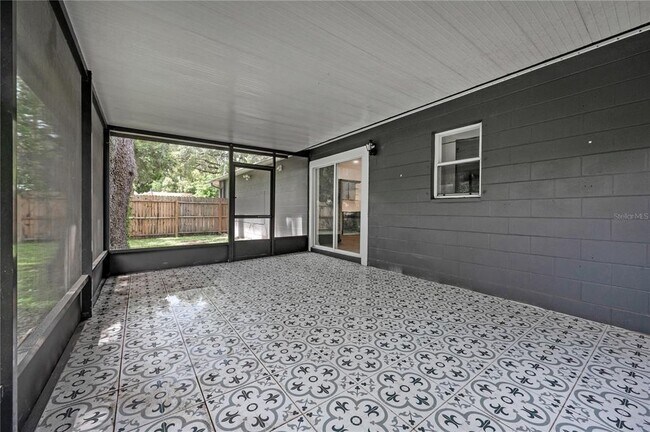 Building Photo - 1508 E Jean St