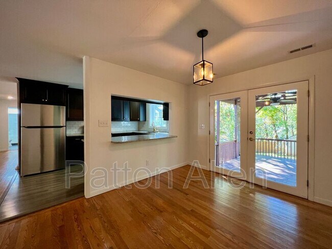 Building Photo - 126 Locust Ct