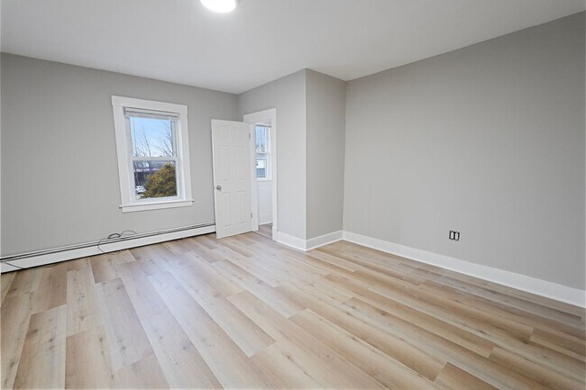 Building Photo - 175 School St