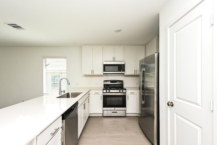 Building Photo - 2716 River Knl Ln