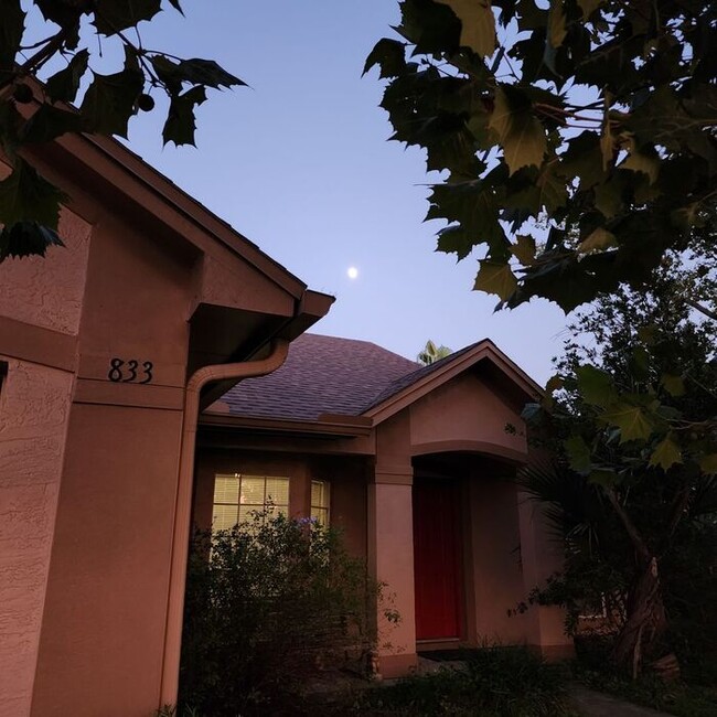 Building Photo - Wonderful 3/2 Home w/ Pond View Near UCF