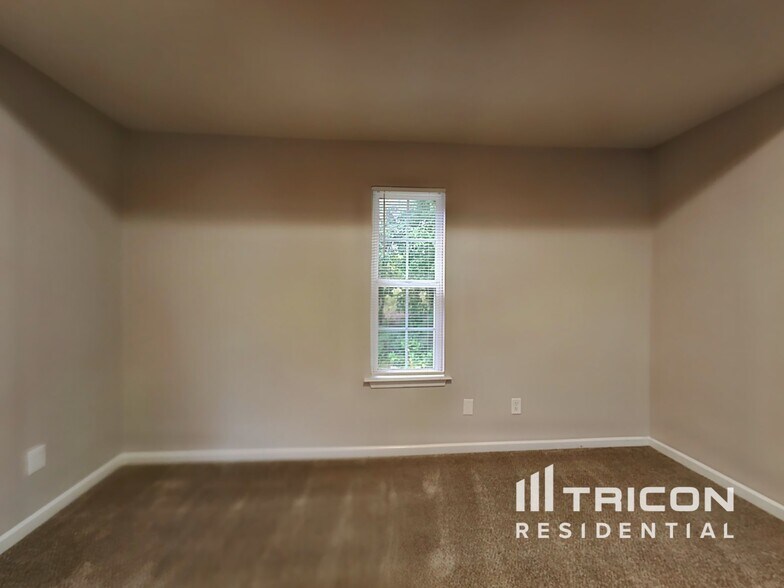 Building Photo - 5032 Wicklow Dr