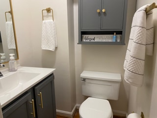Downstairs bathroom - 148 E Clement St