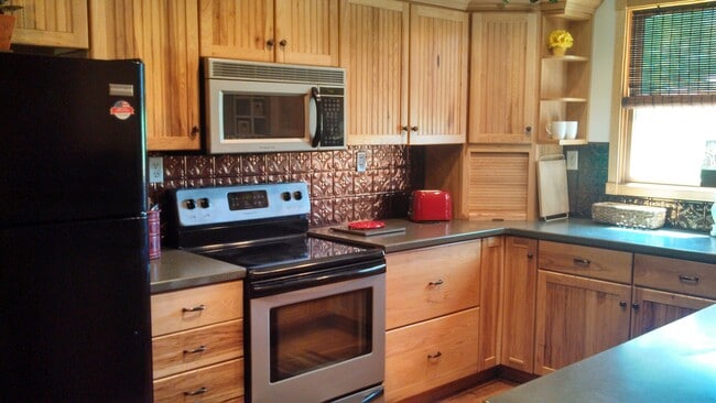 Building Photo - Private Access to the Big Piney River