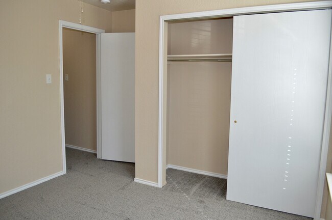 Building Photo - Newly remodeled 3 bed 2 bath