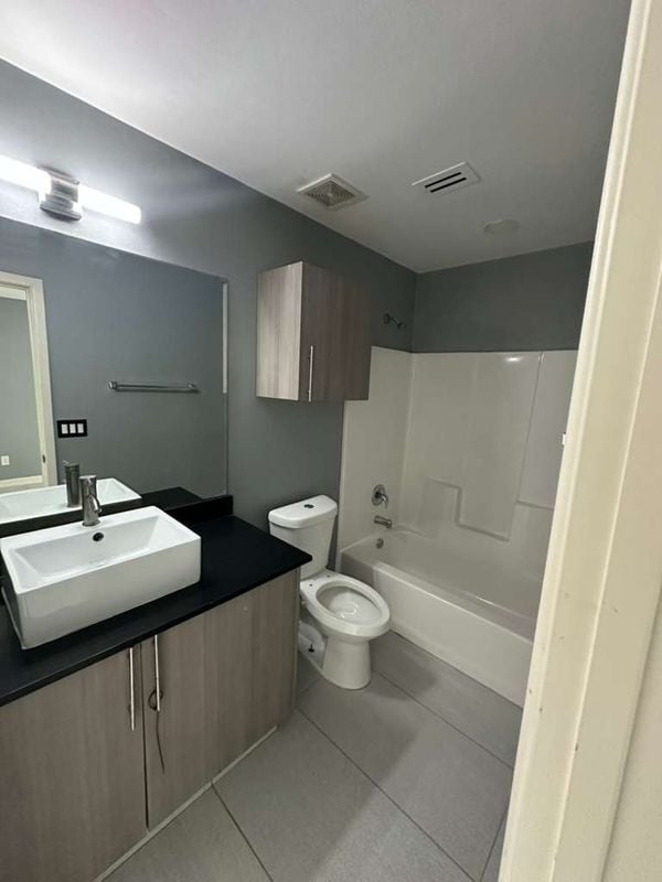 Building Photo - 1421 W Harrison Ave