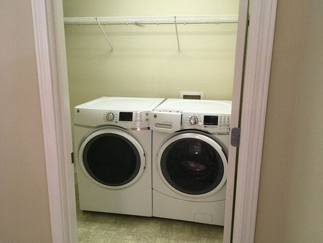 Building Photo - $1,000 off 1st Month's Rent!!! Gorgeous River Canyon Community Home!