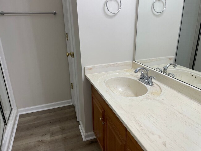 Building Photo - Great Townhome In Oak Grove - Easy Access to Emory & CDC