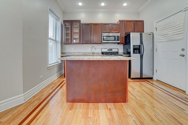 Building Photo - 4858 S Prairie Ave
