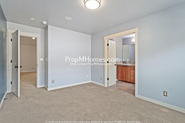 Building Photo - Cozy Two Bedroom Townhome in the Heart of ...