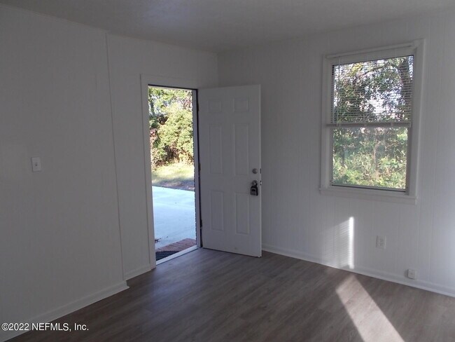 Building Photo - 5738 Cruz Rd