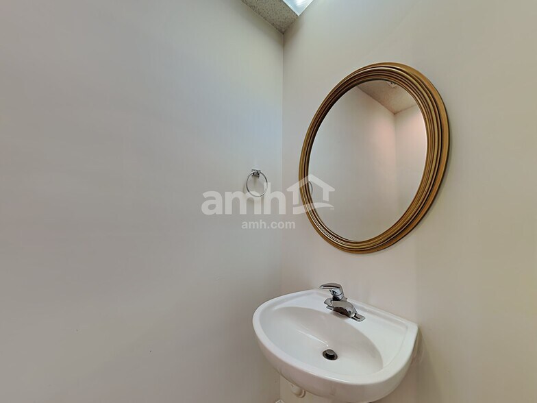 Building Photo - 185 Charlotte Ct