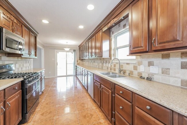 Building Photo - 8907 Aspen Pl Dr